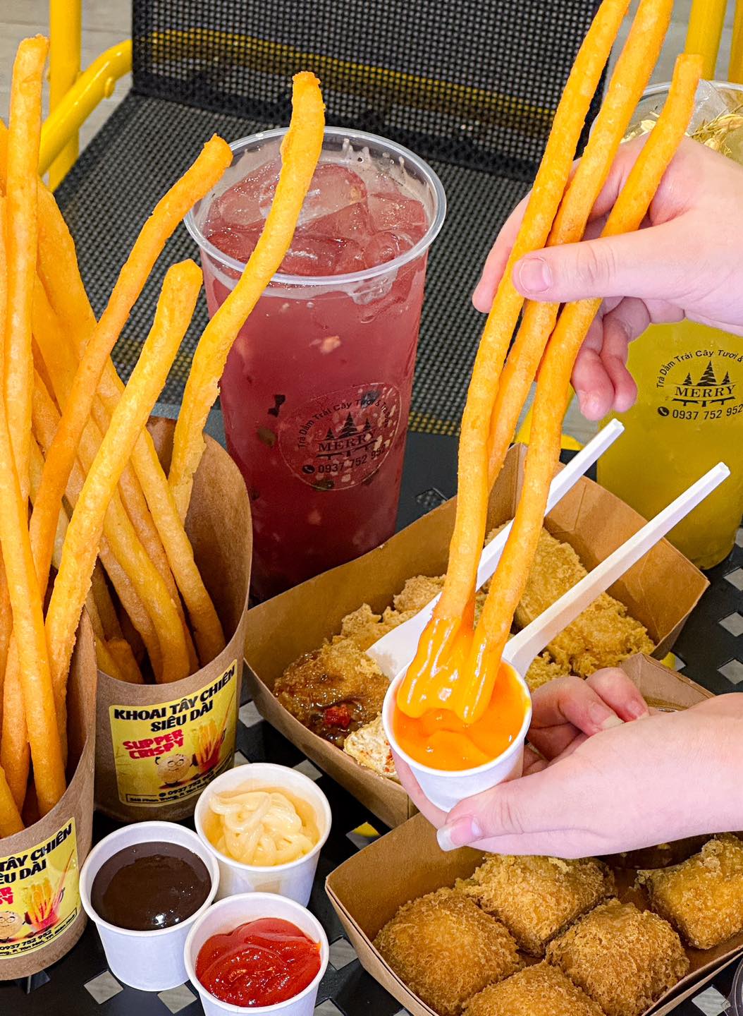 TIỆM TRÀ TRÁI CÂY MERRY